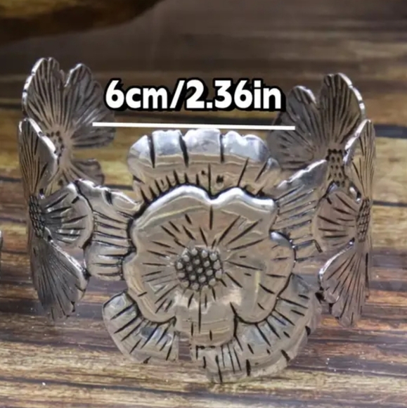 Boho Flower Cuff Bracelet Brand New Item #2 - Picture 2 of 3